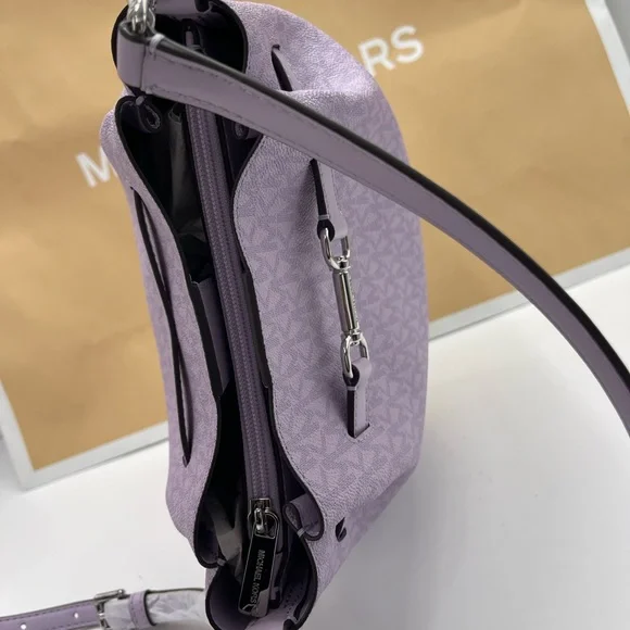 MICHAEL KORS Carson Md Logo Convertible Bucket Crossbody Shoulder
Lt Quartz
NWT - Picture 9 of 16